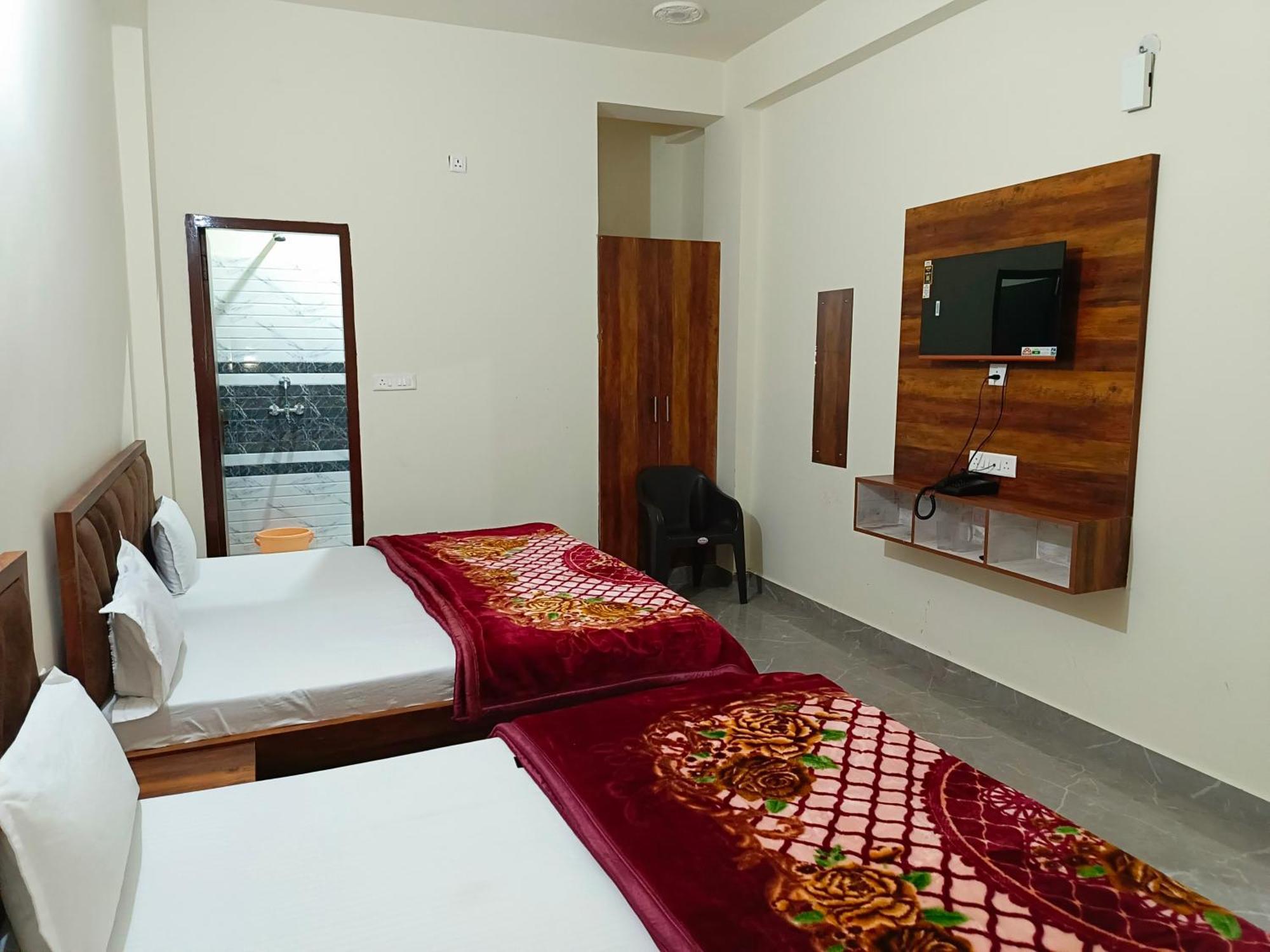 Shri Girraj Residency Mathura Exterior foto