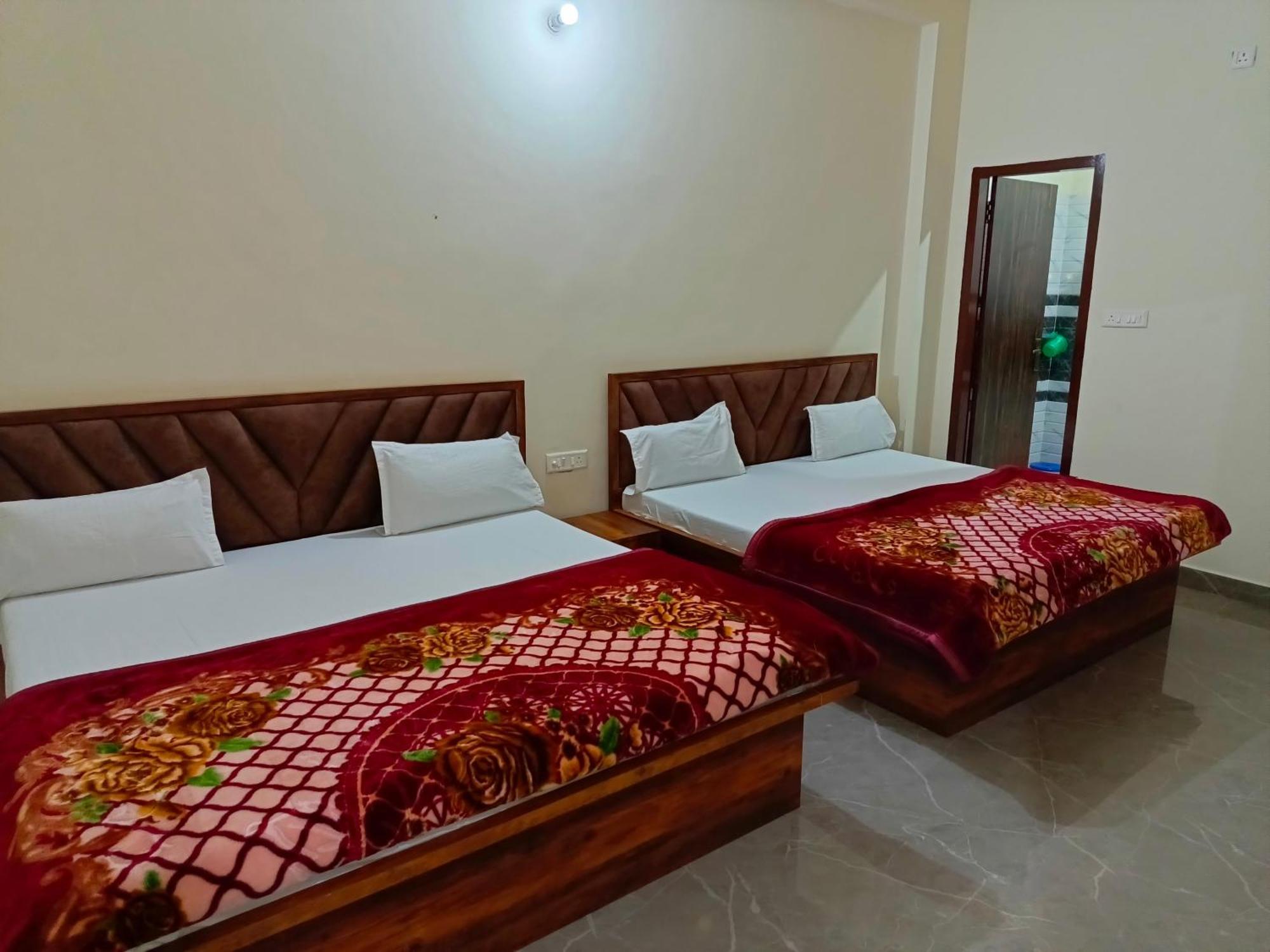Shri Girraj Residency Mathura Exterior foto