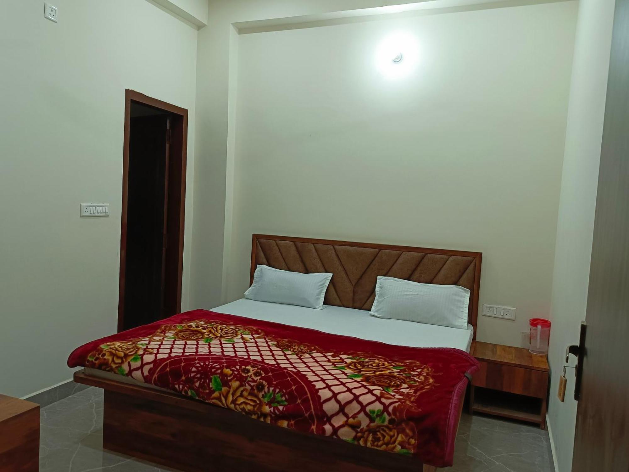 Shri Girraj Residency Mathura Exterior foto