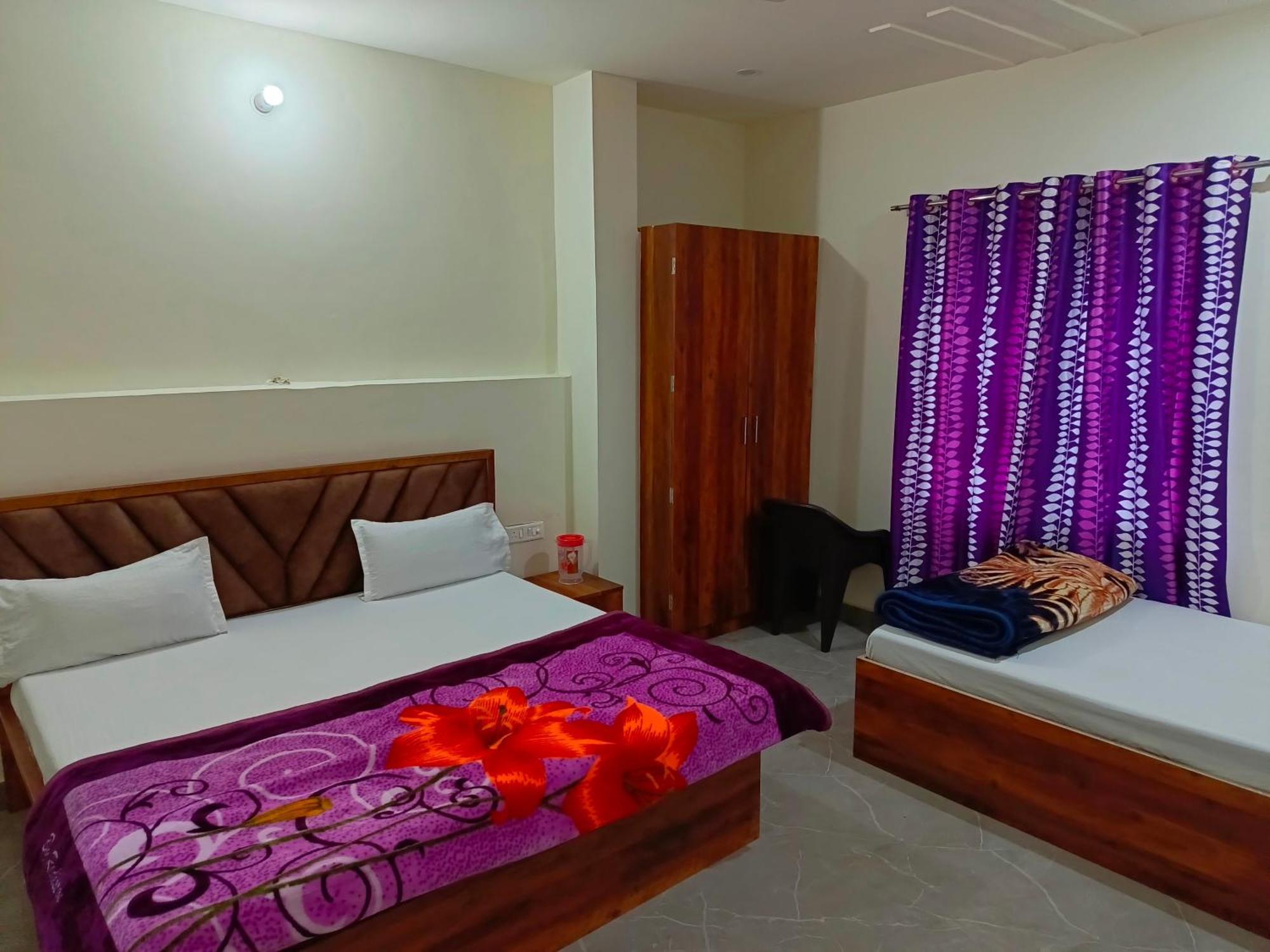 Shri Girraj Residency Mathura Exterior foto